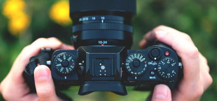 The 6 Best Mirrorless Cameras Under $1,000 - Summer 2022 